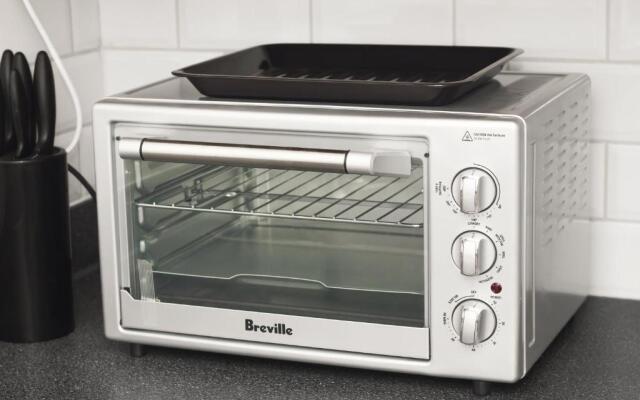 The Pool House, Romantic Country, King Bed