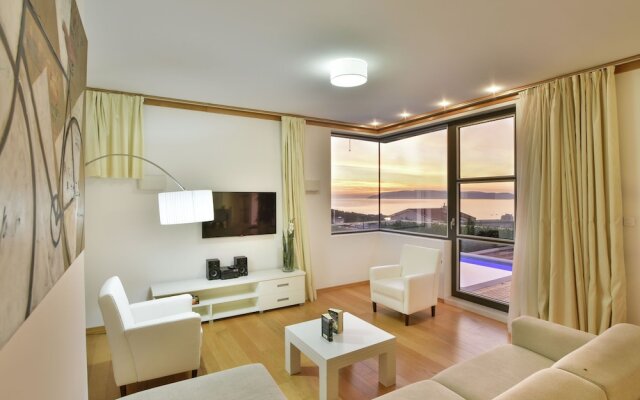 Swanky Villa in Makarska With Sauna, Jacuzzi & Mountain Views