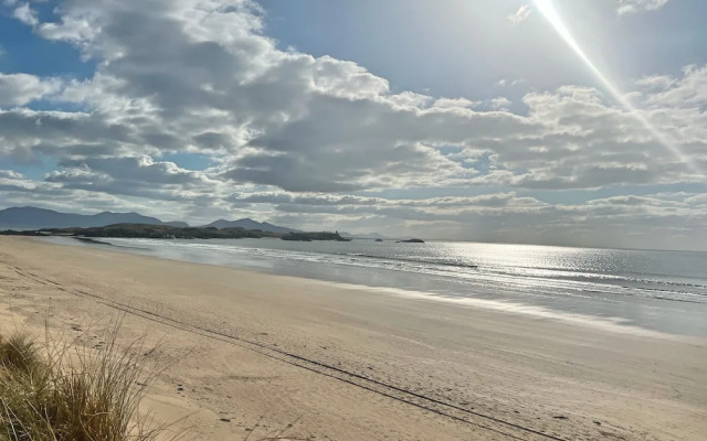 Charming 3 Bed Townhouse Near Llanddwyn Beach