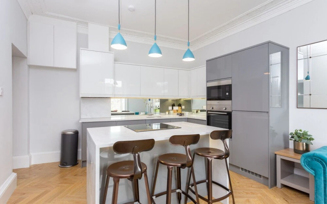 Silver Lining - Luxury New Town Apartment