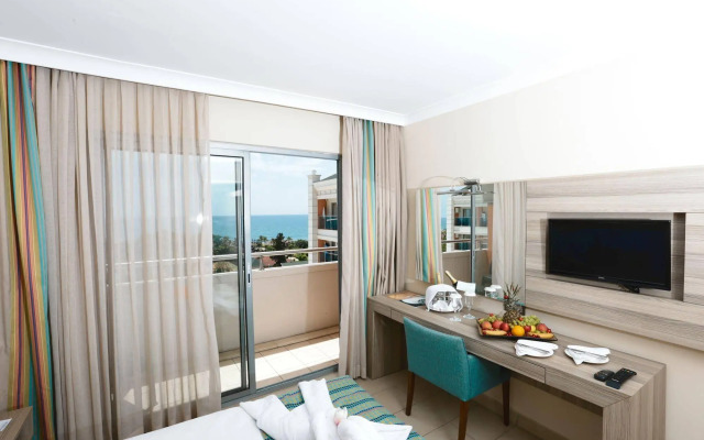 Insula Resort & Spa