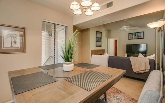 Luxury Paradise Valley Condo, Complete Remodel!