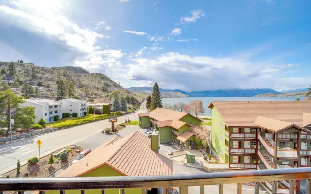Walk to Lake Chelan: Top-level Waterfront Condo