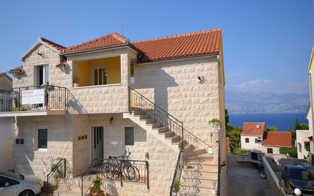 Studio apartment Suzane - terrace and sea view SA-Iris Postira, Island Brac