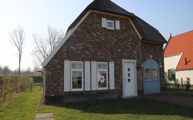 Nice, child-friendly villa with a sauna in Limburg