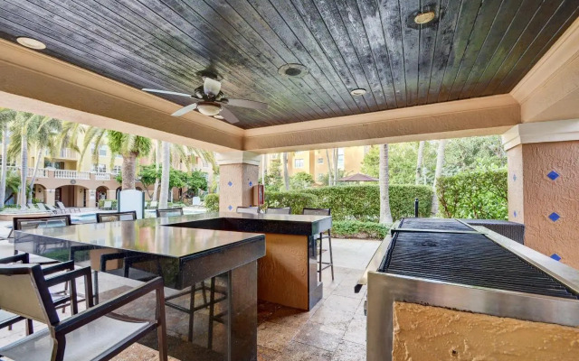Renovated 2/2 Unit at Yacht Club/Aventura