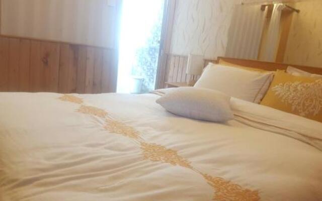 Grey Walls Mountain Huts & Cottages