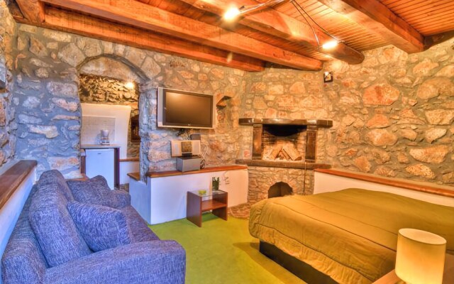 Avgonima All Seasons Hotel