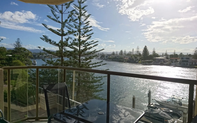 Surfers Hawaiian Apartments