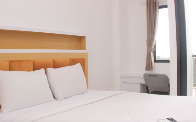 Elegant And Comfy Studio At Sayana Apartment