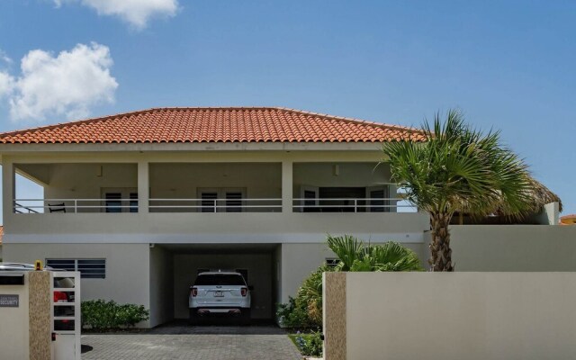 Luxurious Furnished Apartment Within Walking Distance of the Beach Curaçao