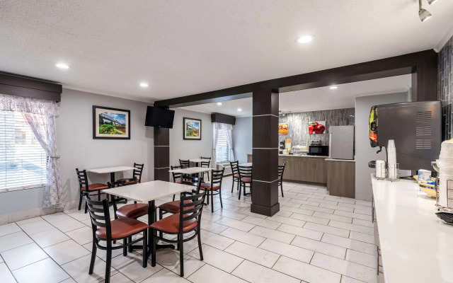 Quality Inn Cleveland North