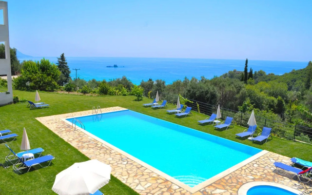 Pelekas Beach, Studio Apartments With a Pool