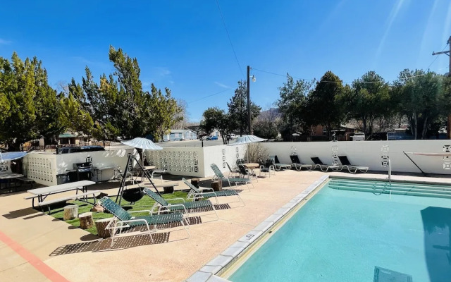Apache Motel