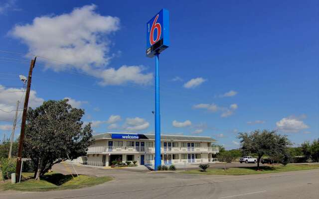 Motel 6 Kingsville, TX