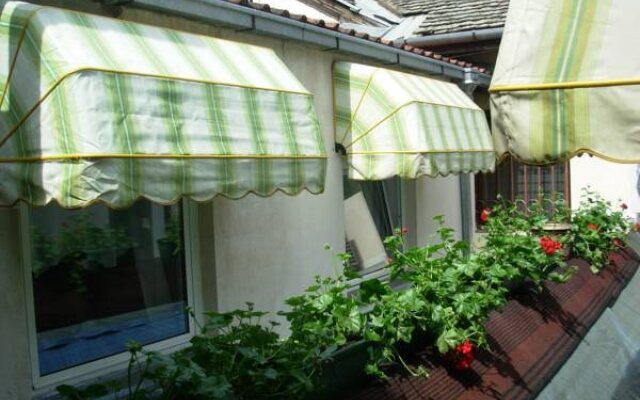 Hostel 021