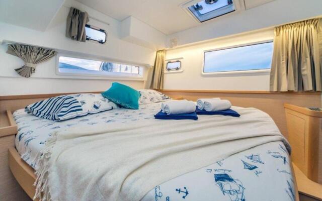 Luxury Catamaran Lagoon 42, AC & GN