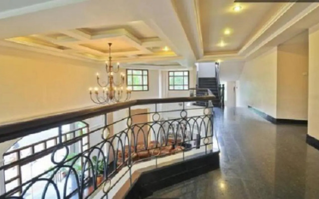 OYO 4806 Holiday Hotel