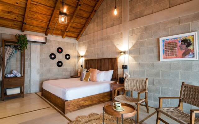 Tokipa at Punta Sayulita