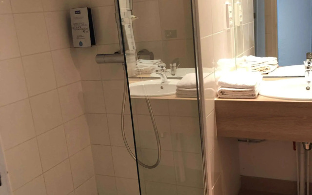 Hotel Kyriad Nemours