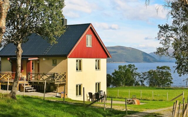 6 Person Holiday Home In Alsvag