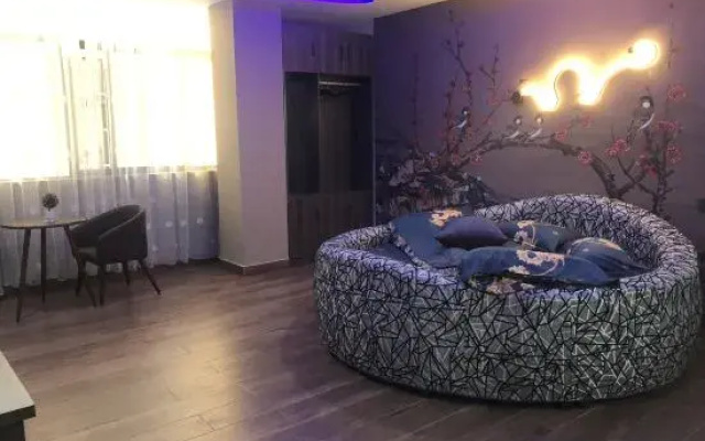 Maitreya Spades Hotel (Huquan Ecological Park Honghe Water Town Branch)
