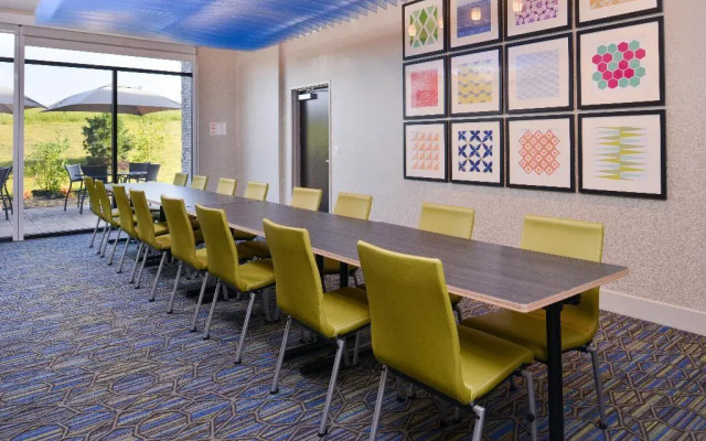 Holiday Inn Express & Suites Olathe West by IHG