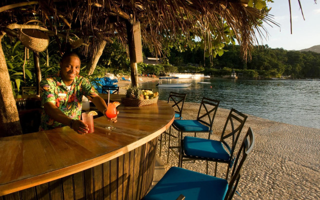 Round Hill Hotel And Villas
