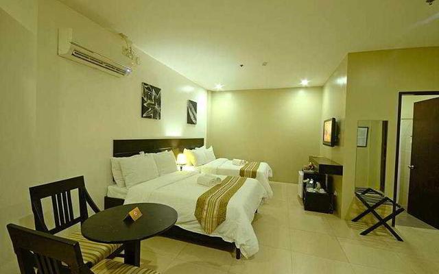 Holiday Suites Hotel & Resort