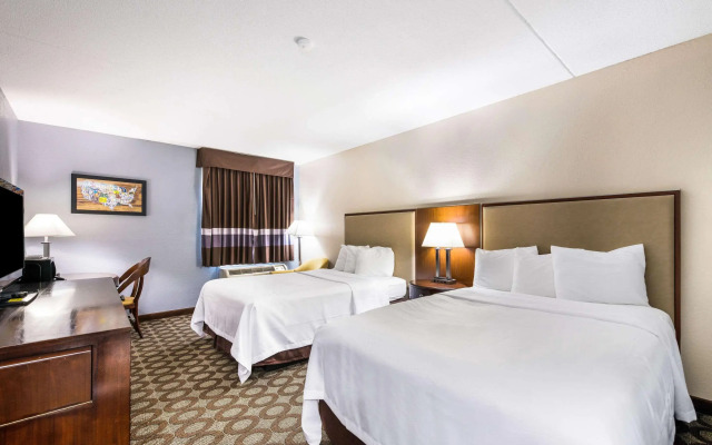 Econo Lodge Inn & Suites