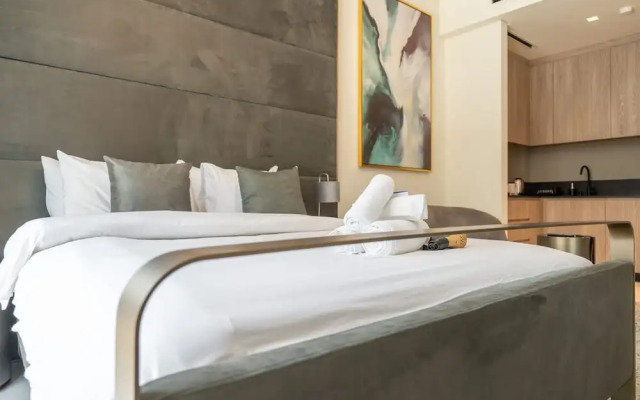 Spectacular Getaway in This Studio in The Autograph