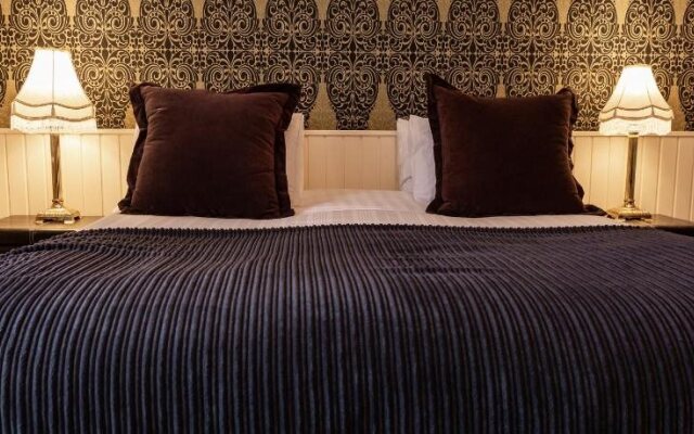 Aaron Court Bed & Breakfast