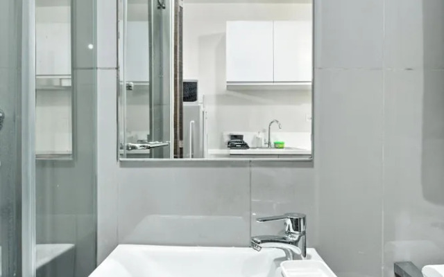Room-sleek Studio With City Views on the