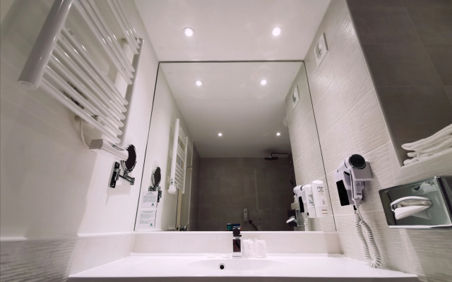 Holiday Inn Calais-Coquelles by IHG