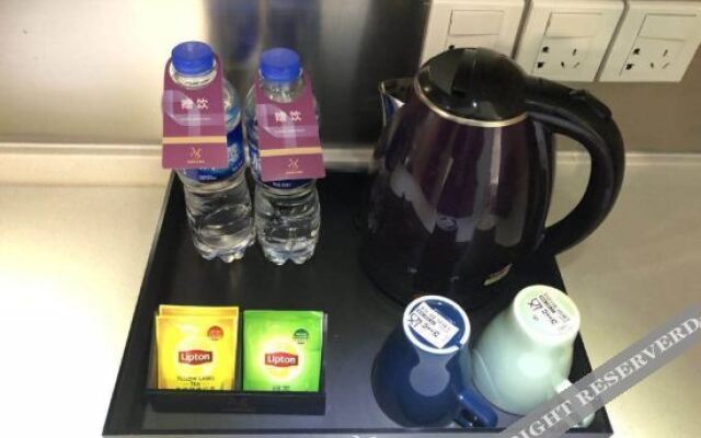 Baiya Light Luxury Holiday Apartment (Yangzhou Railway Station Jinghuacheng Branch)