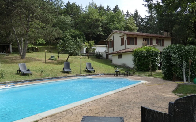 Scappo In Umbria, La Escondida