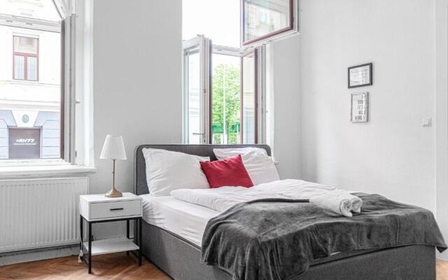 Classy 2BR Apt. w/ Exclusive Location near AKH