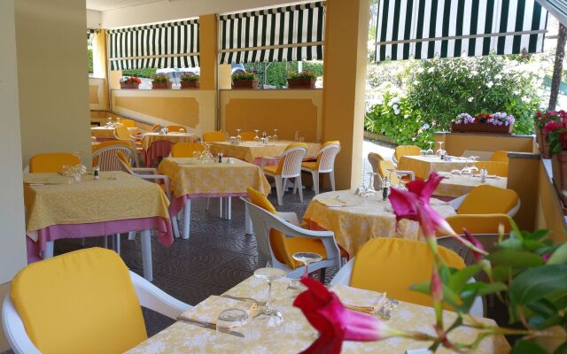 Hotel Flora