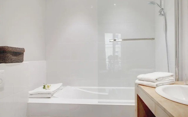 Paris Blanc Manteau Residence