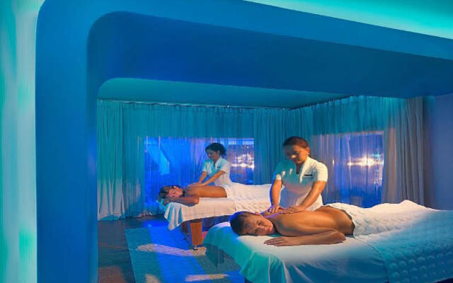 Renaissance Aruba Resort And Casino, A Marriott Luxury & Lifestyle Hotel