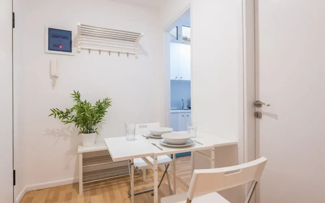 Apartment at Megaro Mousikis metro station 1bed 2 pers
