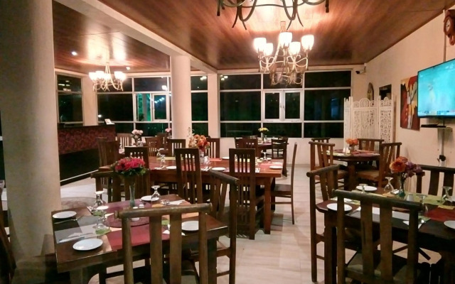 Hill Cool Hotel & Restaurant