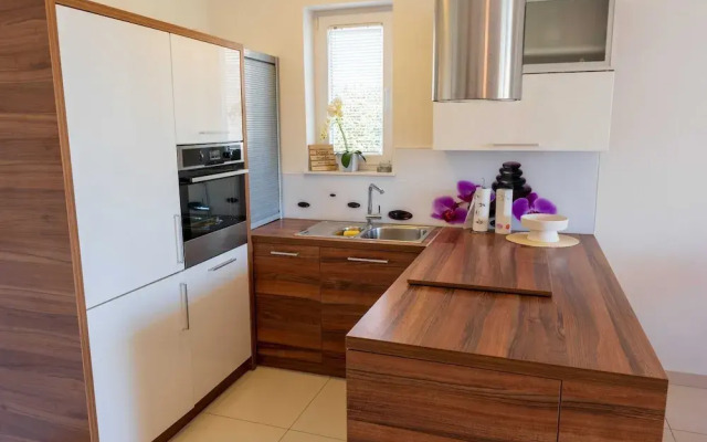Charming Three Bedroom House Turanj