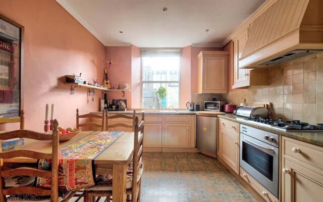 Beautiful 1 Bedroom City Centre Apartment