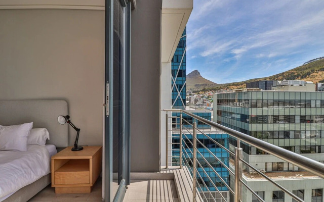 Sixteen on Bree 1425 by CTHA