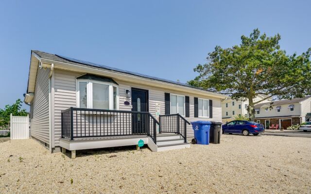 Charming Beach Haven West Home: 1 Mi to Beach!