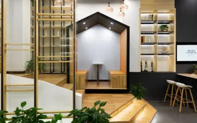 Campanile Hotel(Wuhan Huanghelou,Fuxing Road Metro Station)