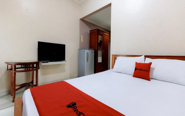 RedDoorz Syariah @ Delta Sari Aloha Waru