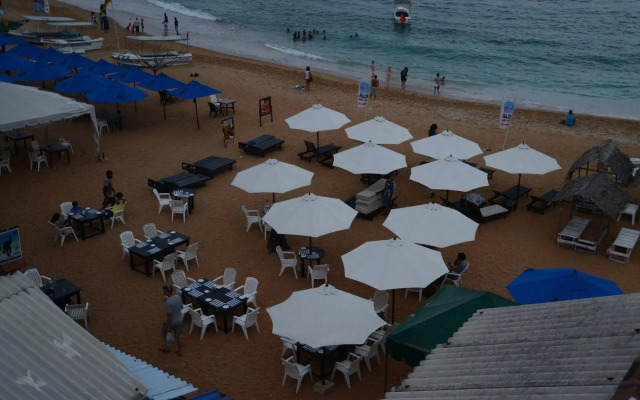 SURF UNA Beach Hotel