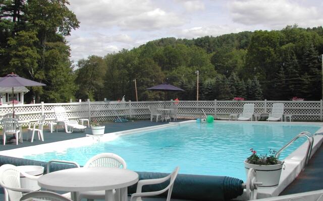 1896 House Country Inn - Barnside Inn